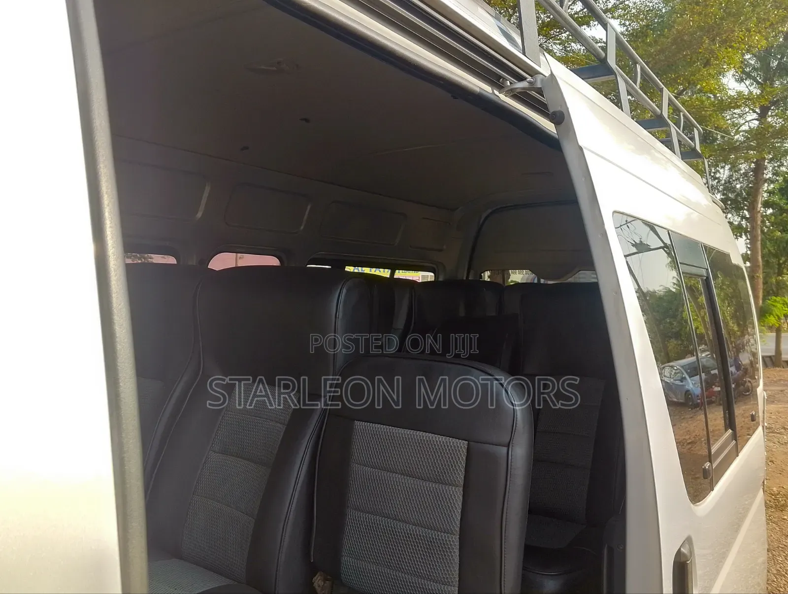 Toyota HiAce 2010 Silver