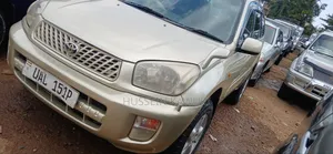 Toyota RAV4 Automatic 2003 Yellow