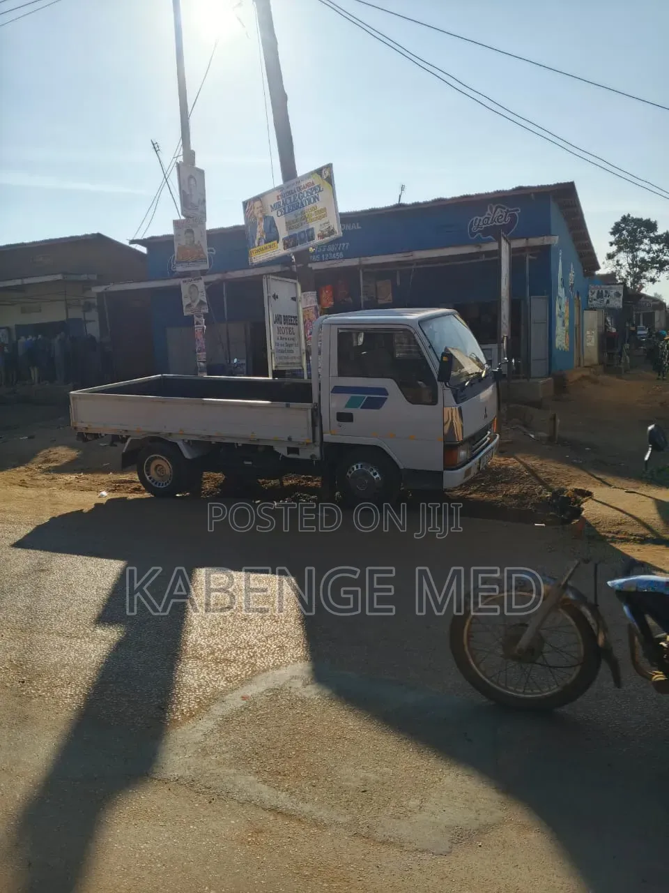 Mitsubishi Canter Truck Onsale 1995 White