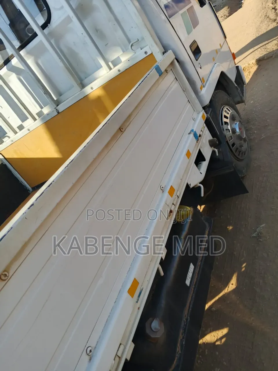 Mitsubishi Canter Truck Onsale 1995 White