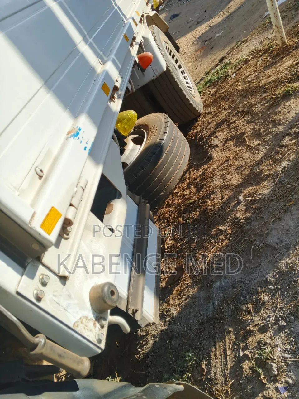 Mitsubishi Canter Truck Onsale 1995 White