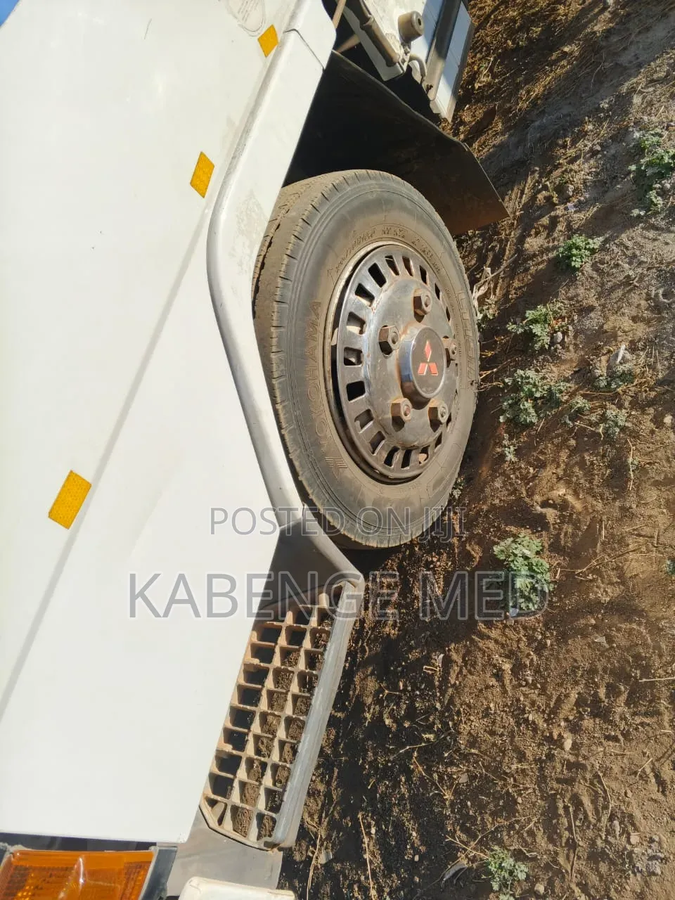 Mitsubishi Canter Truck Onsale 1995 White