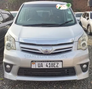 Toyota Noah 2012 Silver