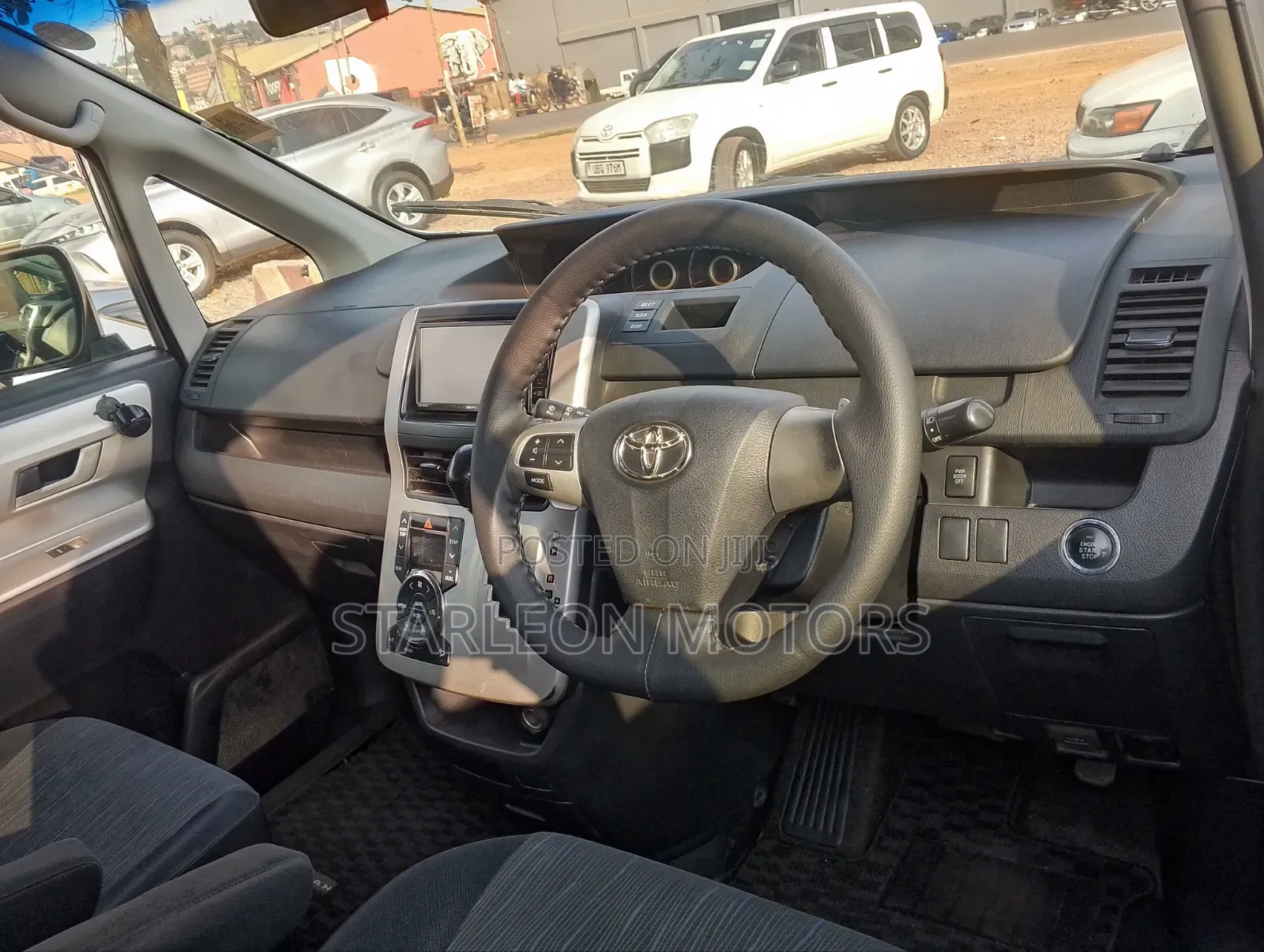 Toyota Noah 2012 Silver