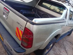 Toyota Hilux 2010 Silver