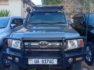 Toyota Land Cruiser Prado 2016 Gray