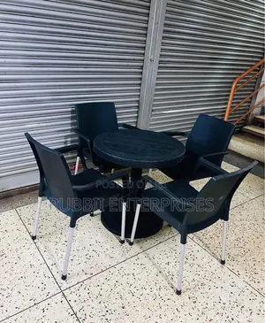 1 Black Round Table + 4 Cappuccino Black Chair