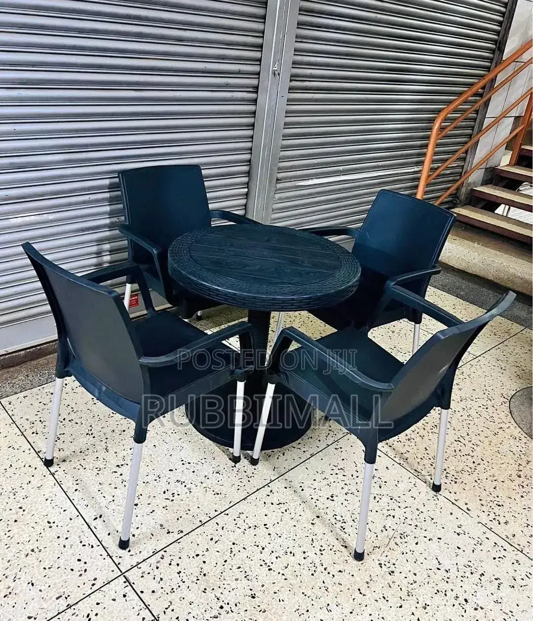 1 Black Round Table + 4 Cappuccino Black Chair