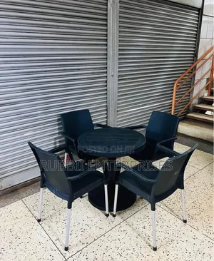1 Black Round Table + 4 Cappuccino Black Chair