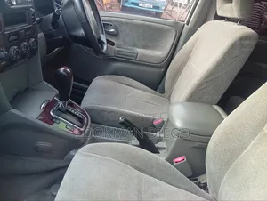 Suzuki Escudo 2004 Silver