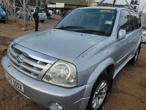 Suzuki Escudo 2004 Silver