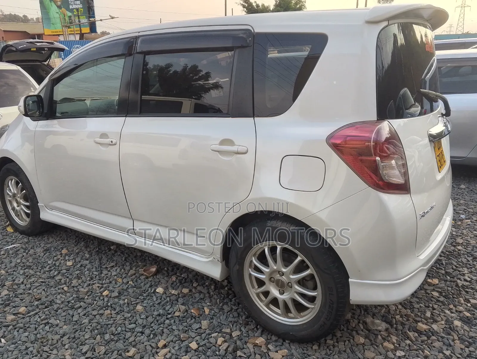 Toyota Ractis 2009 White