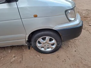 Toyota Noah 2001 Gray