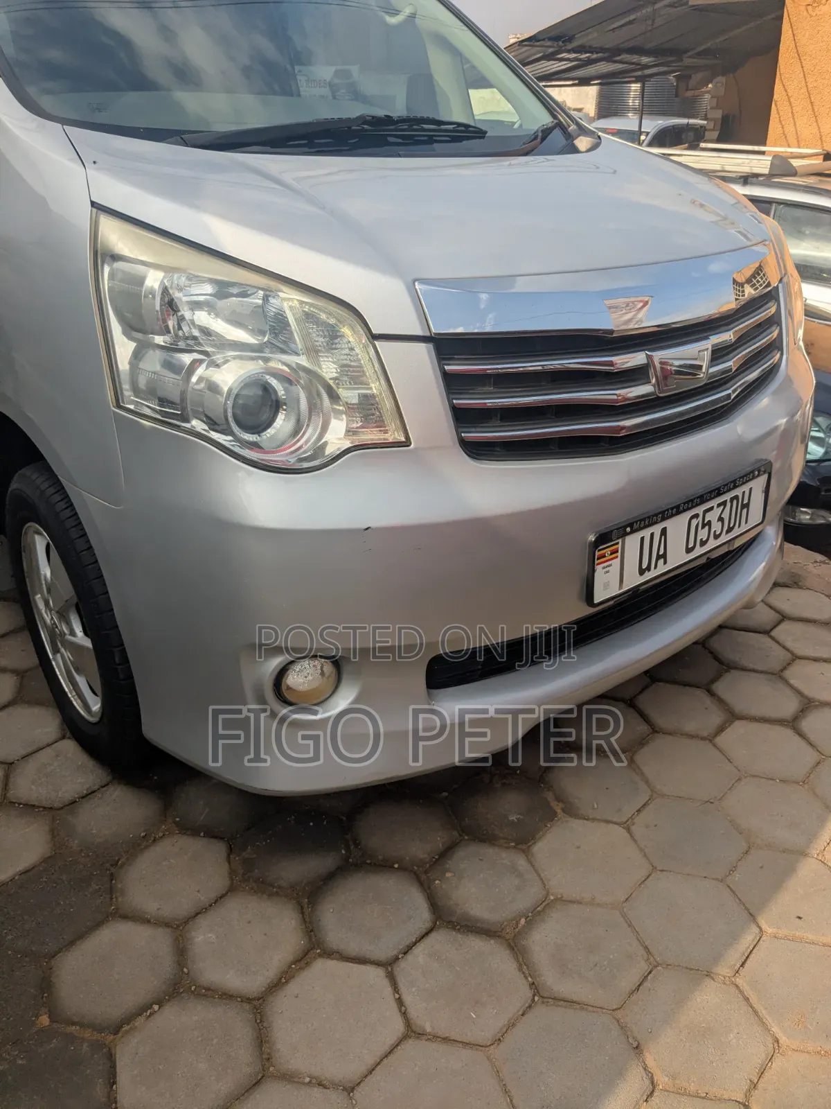Toyota Noah 2012 Silver