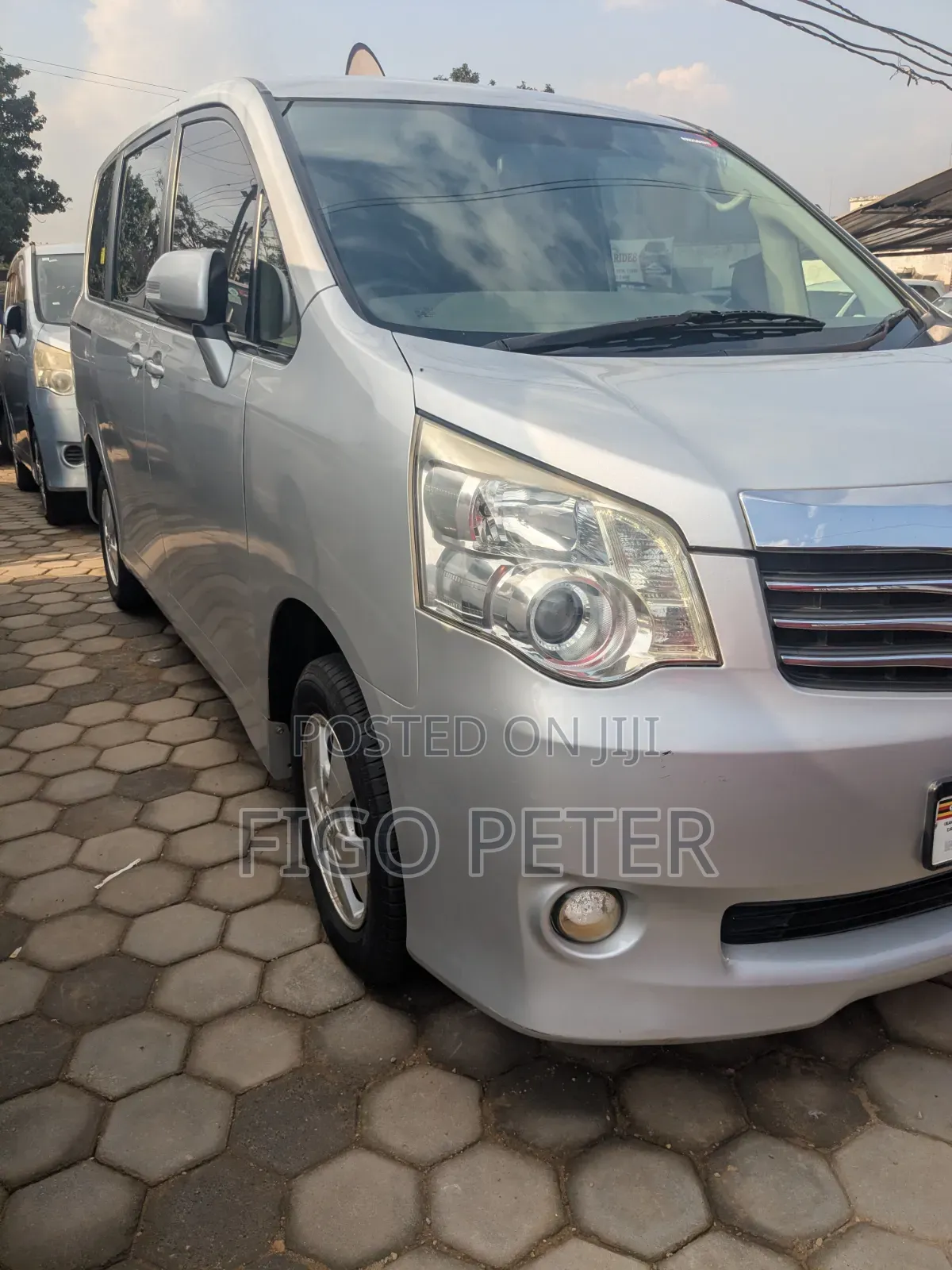 Toyota Noah 2012 Silver