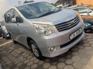 Toyota Noah 2012 Silver