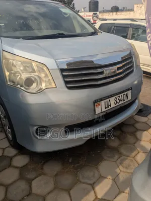 Toyota Noah 2012 Silver