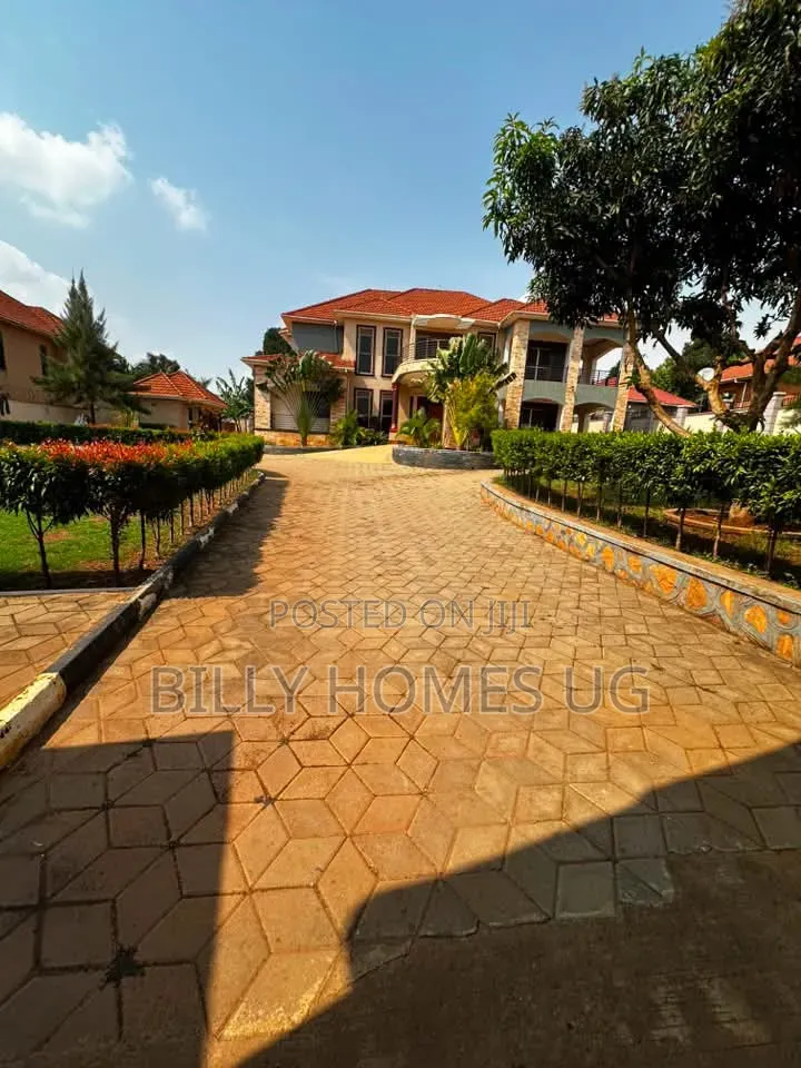 7bdrm Mansion in Kira for sale