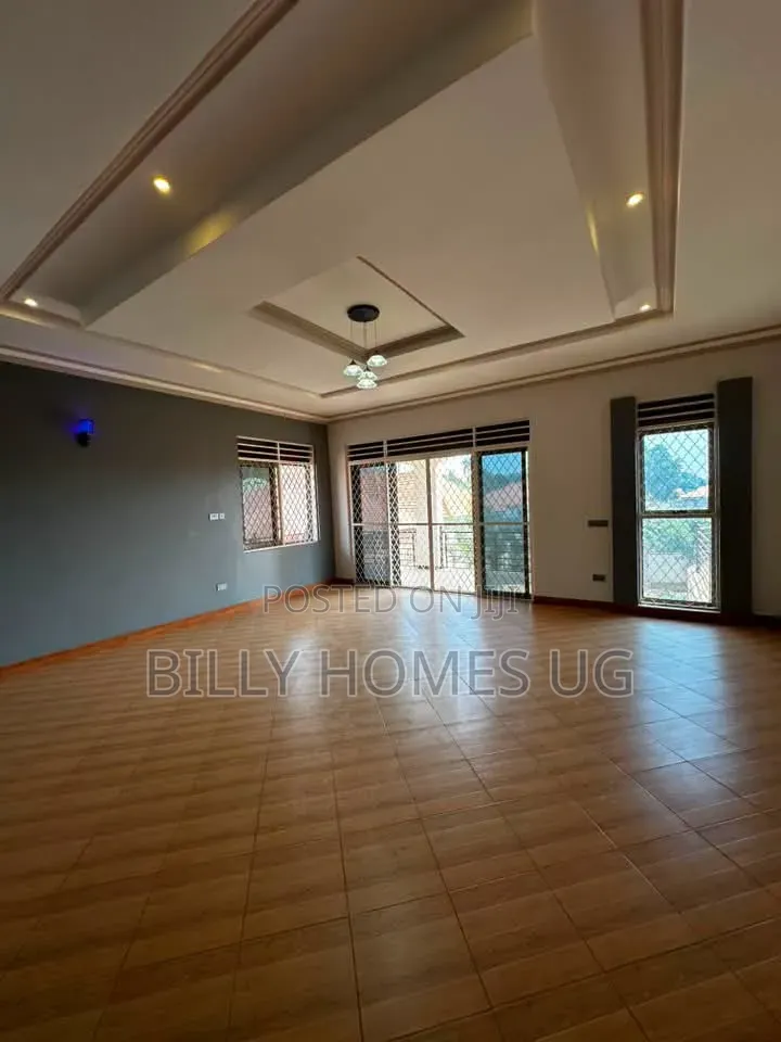 7bdrm Mansion in Kira for sale