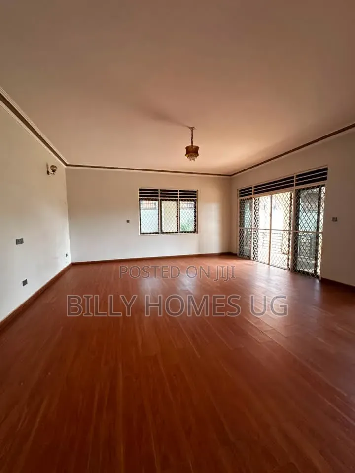 7bdrm Mansion in Kira for sale
