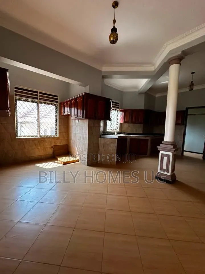 7bdrm Mansion in Kira for sale