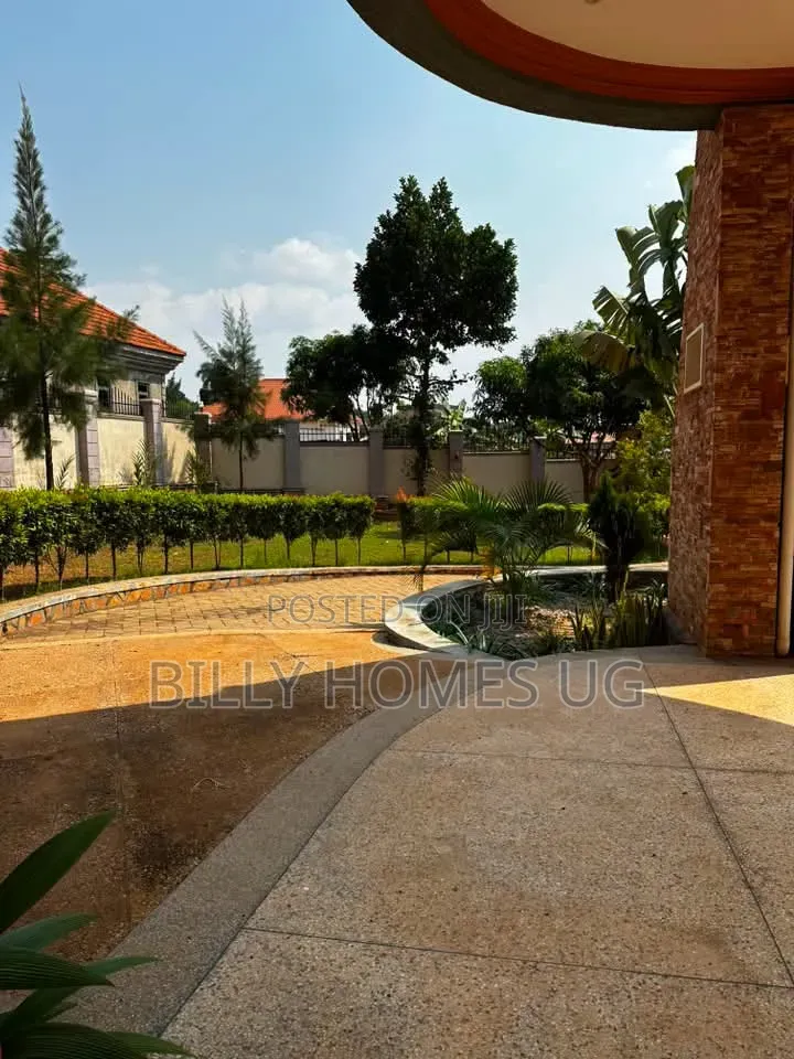 7bdrm Mansion in Kira for sale