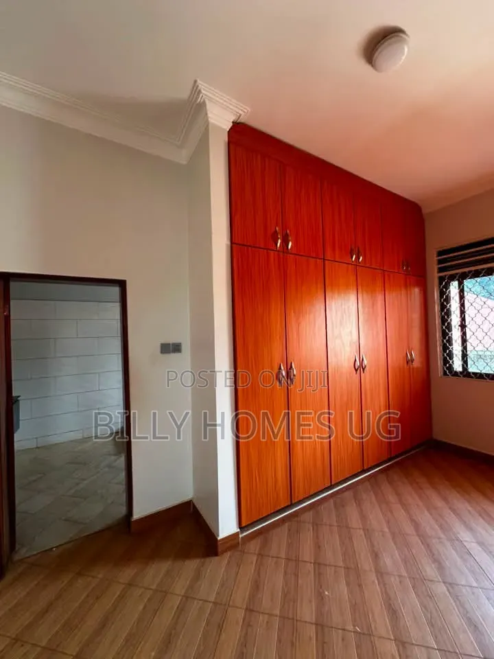 7bdrm Mansion in Kira for sale