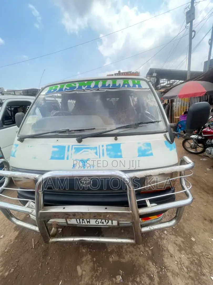 Toyota HiAce 1999 White