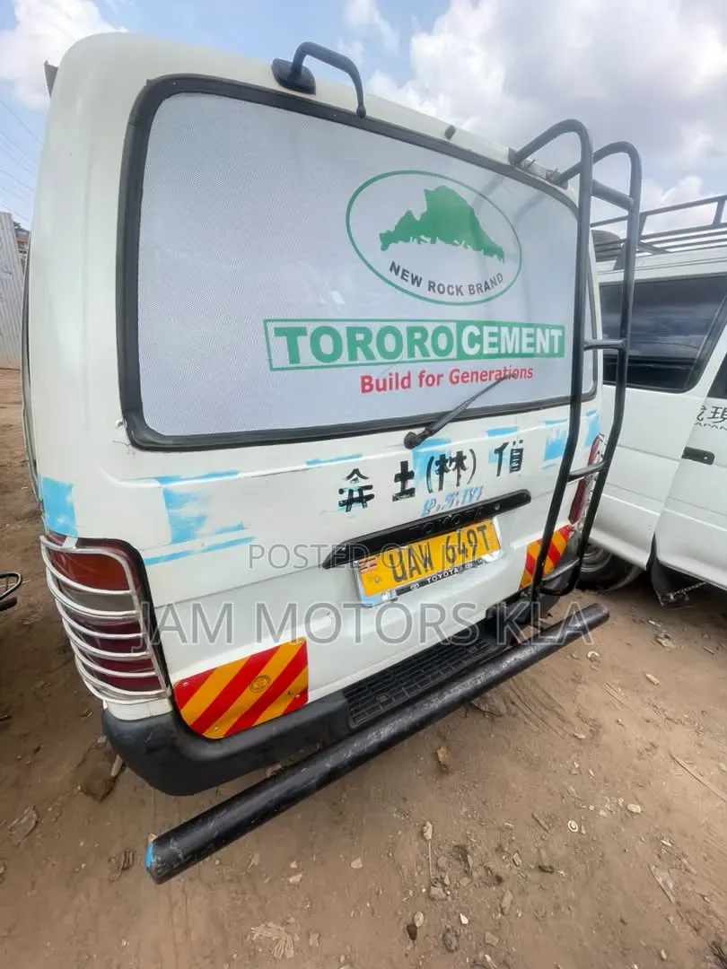 Toyota HiAce 1999 White
