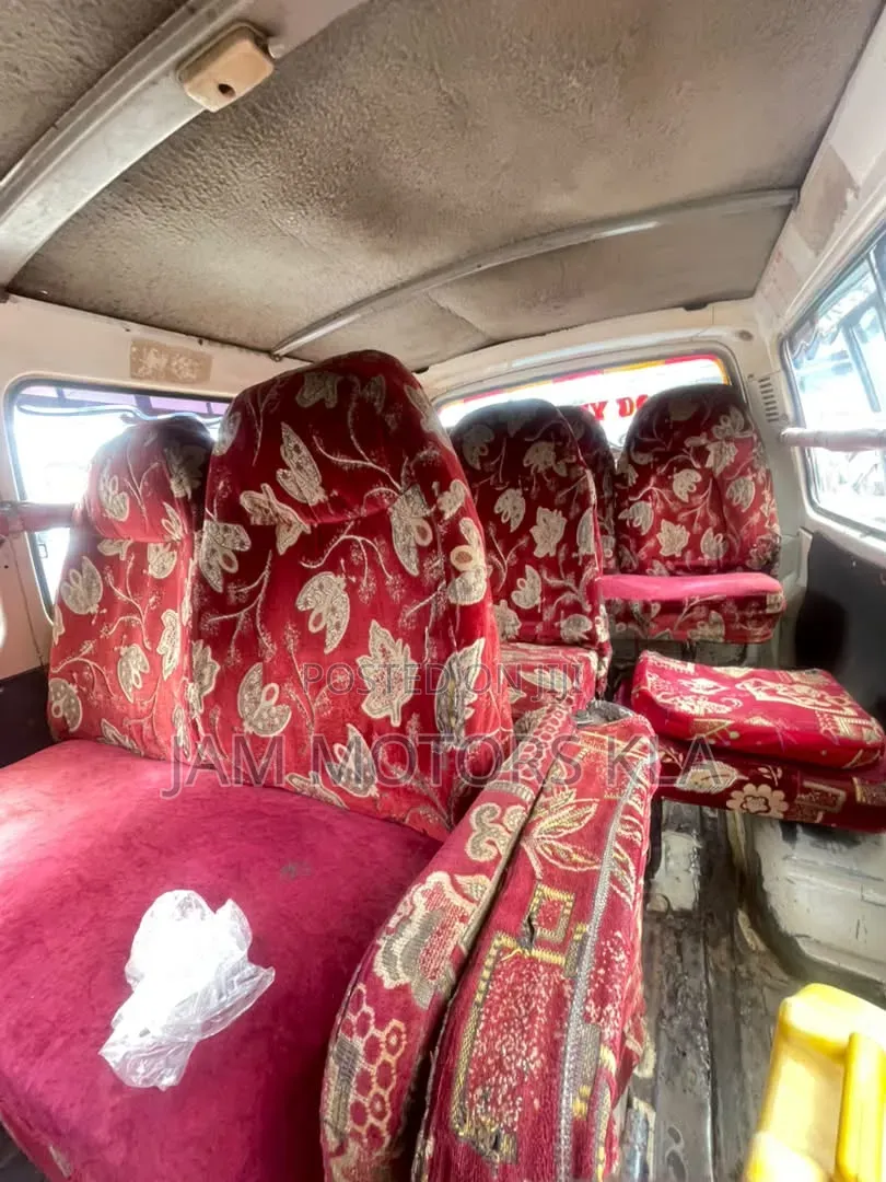 Toyota HiAce 1999 White