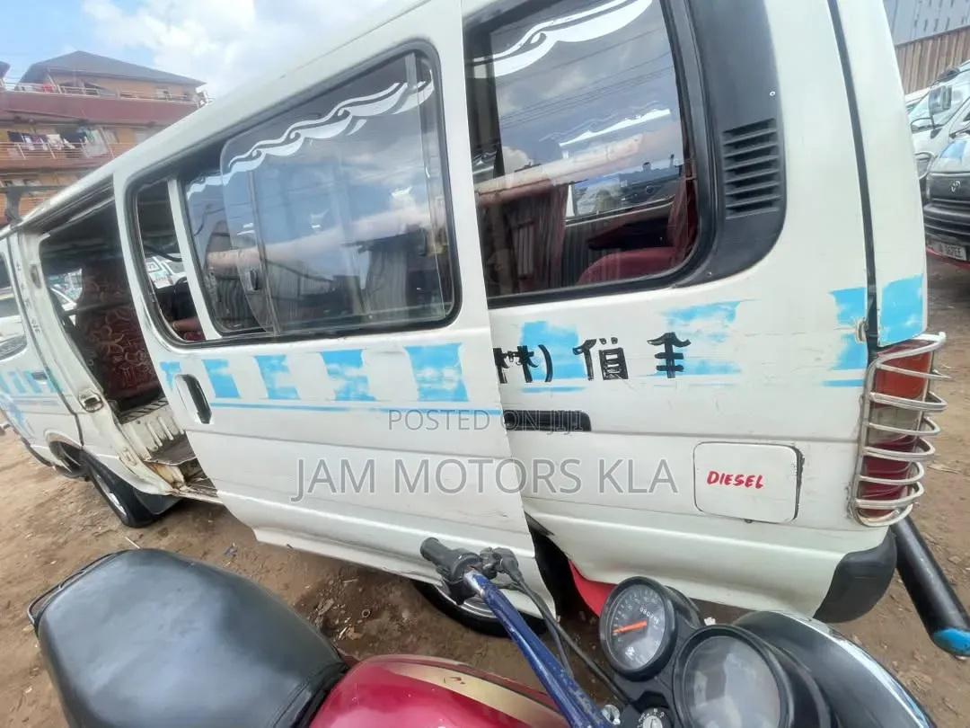 Toyota HiAce 1999 White