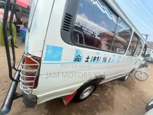 Toyota HiAce 1999 White