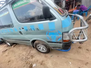 Toyota HiAce 2003