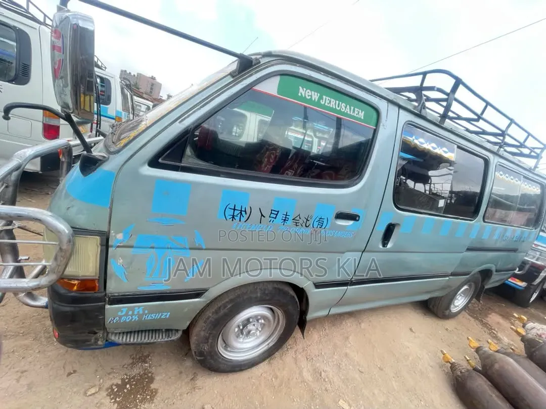 Toyota HiAce 2003