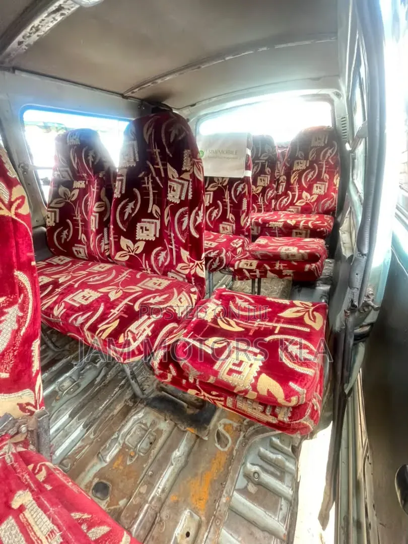 Toyota HiAce 2003