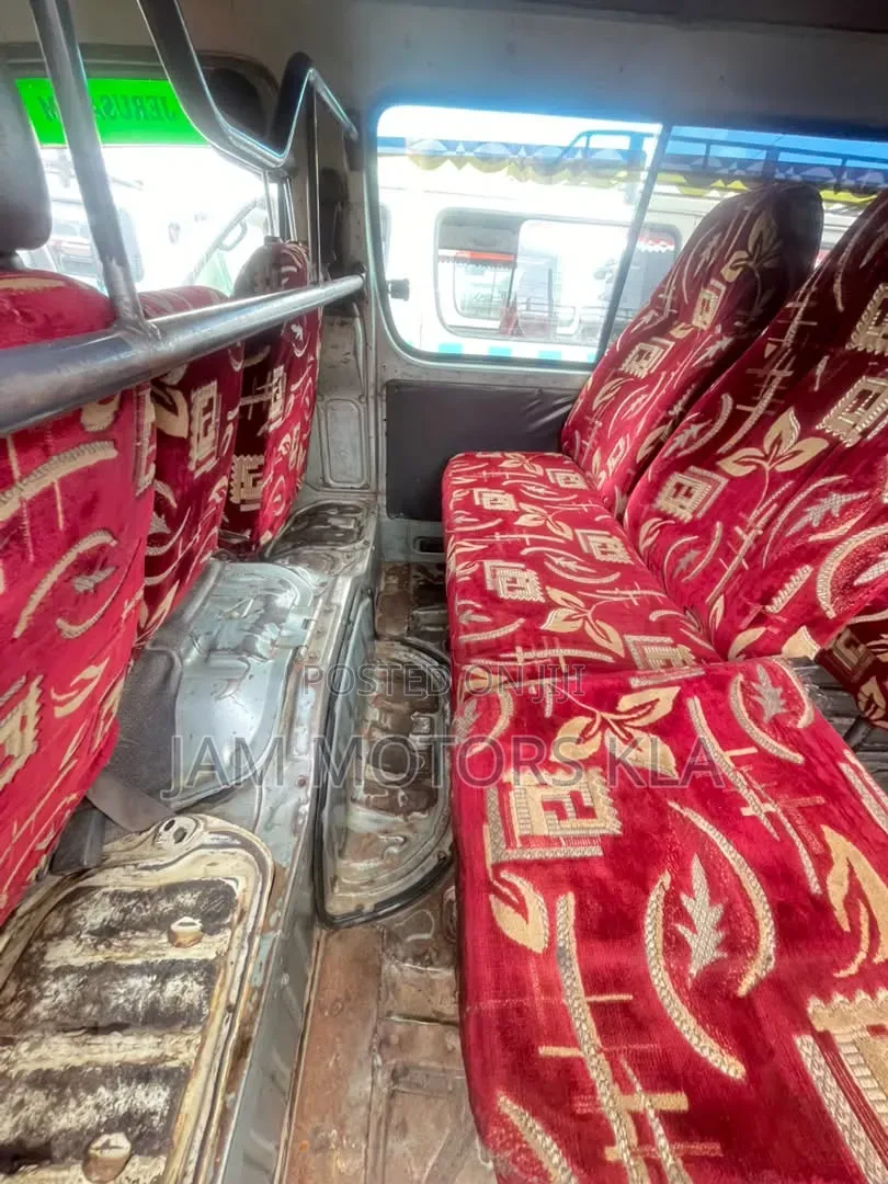 Toyota HiAce 2003