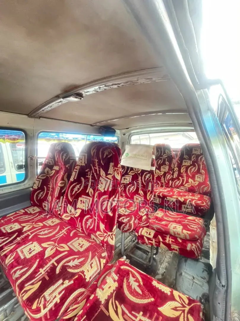 Toyota HiAce 2003