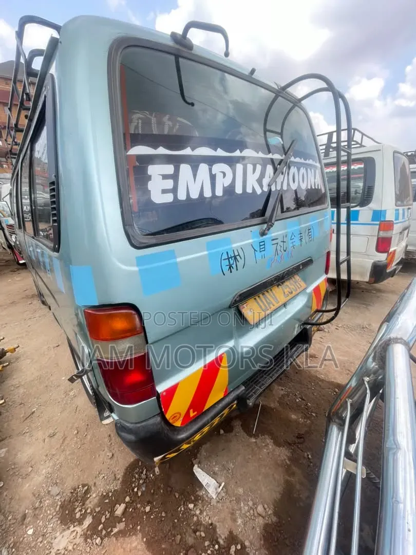 Toyota HiAce 2003