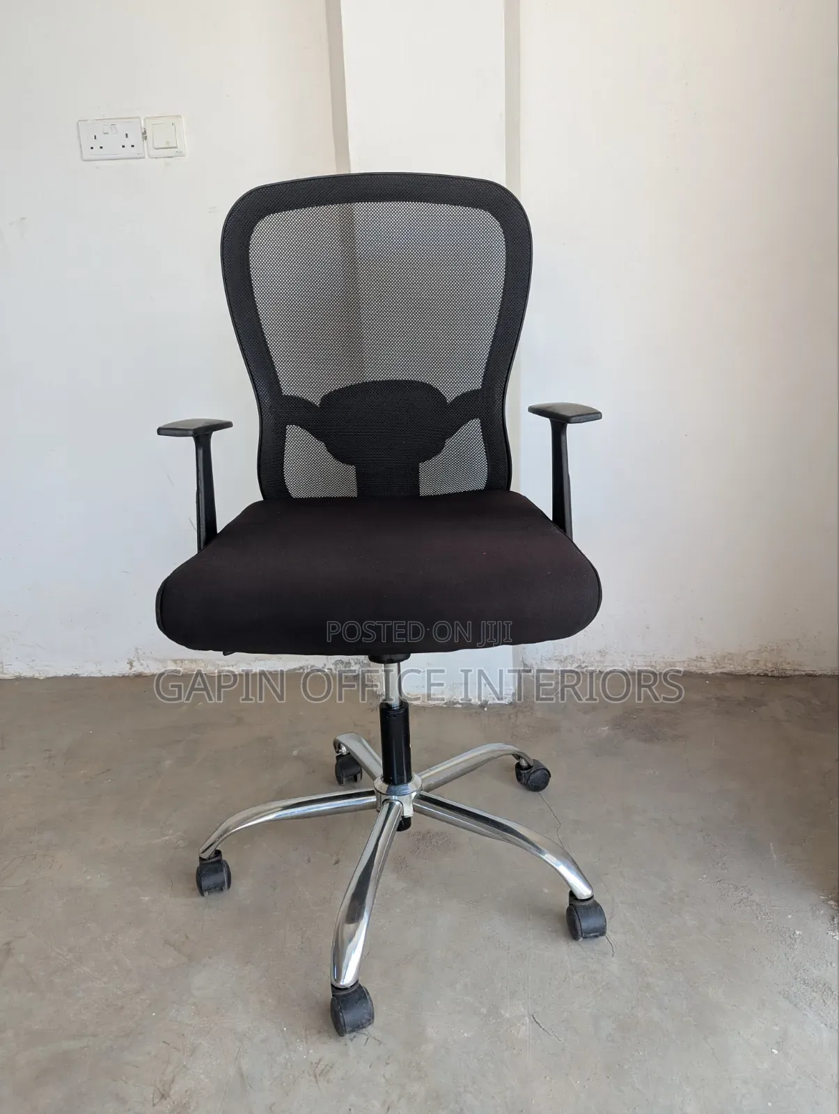 Second Hand Office Chair, With Adjustable Height