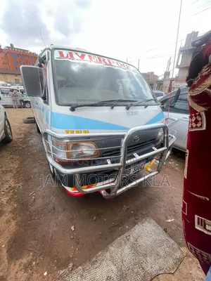 Toyota HiAce 1999 White
