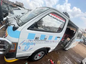 Toyota HiAce 1999 White