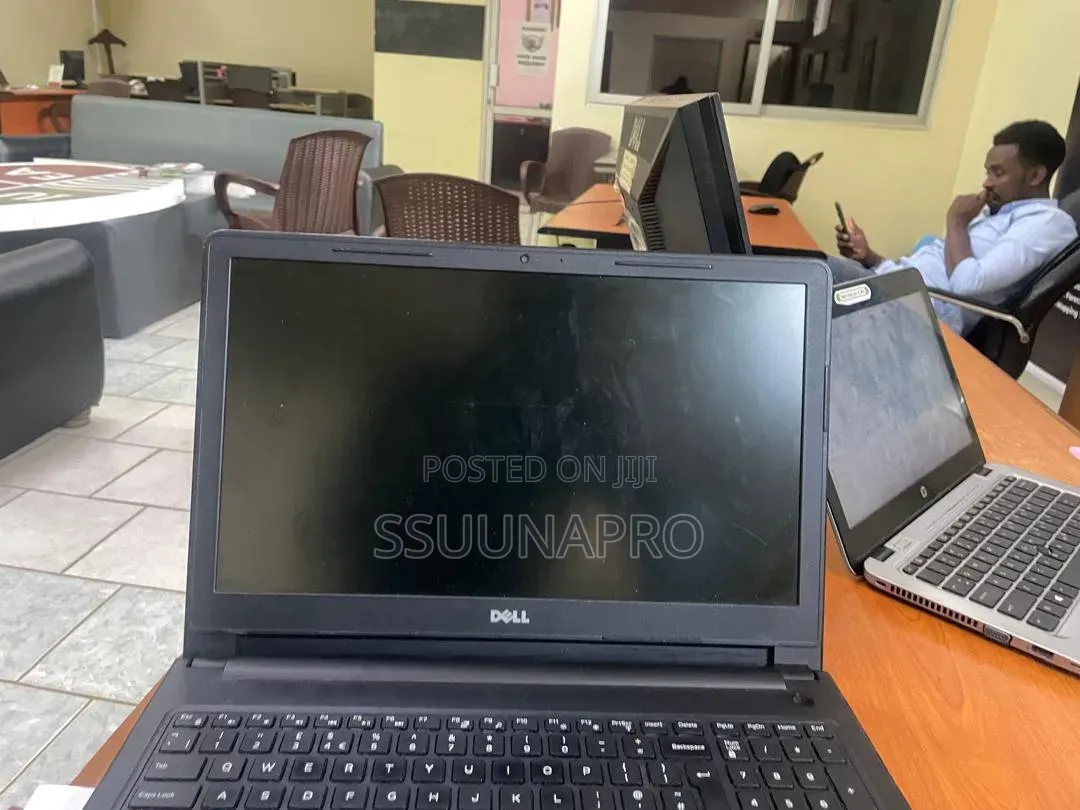 Laptop Dell Inspiron 15 3000 4GB Intel Core i3 HDD+SSD 500GB