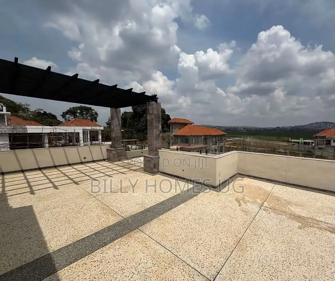 4bdrm Villa in Ssabagabo-Makindye for sale