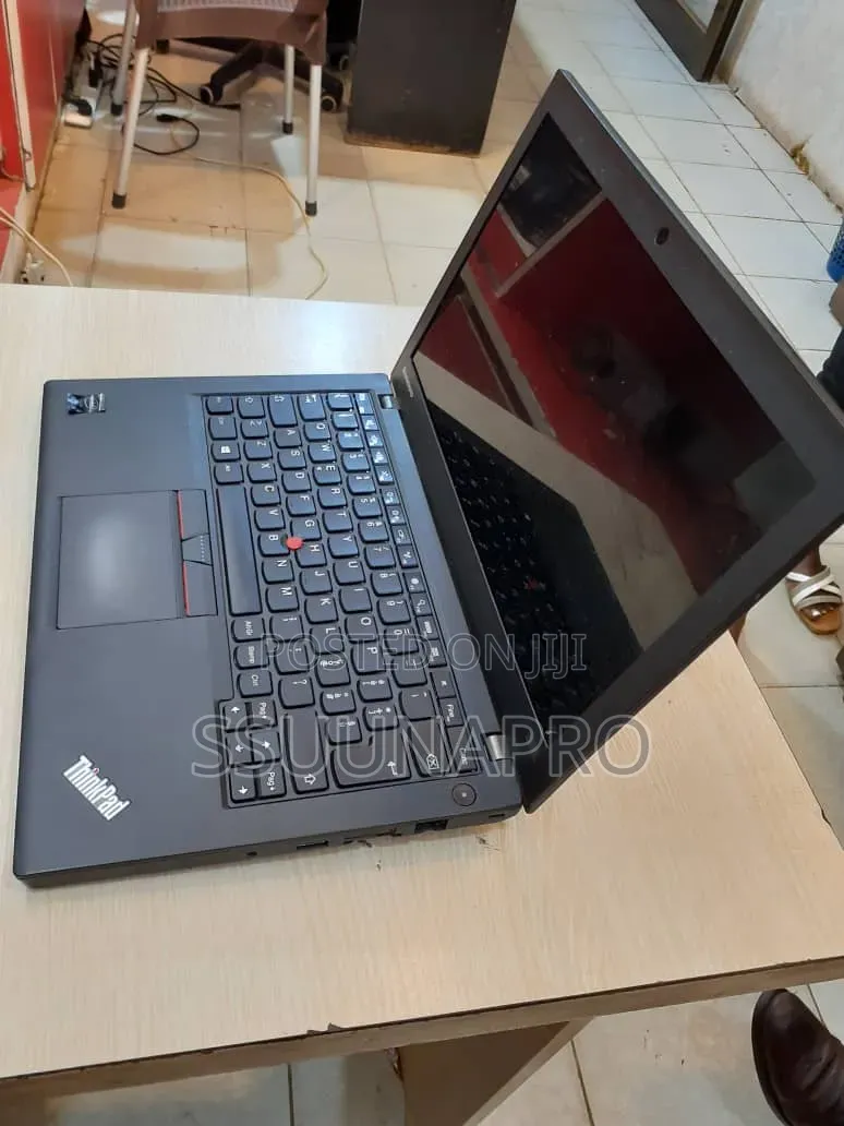 Laptop Lenovo ThinkPad X240 4GB Intel Core i5 HDD+SSD 500GB