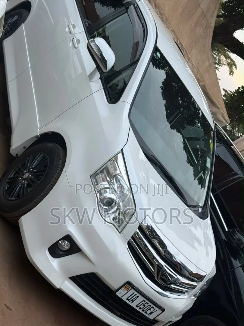 Toyota Noah 2012 White