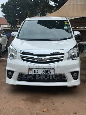 Toyota Noah 2012 White