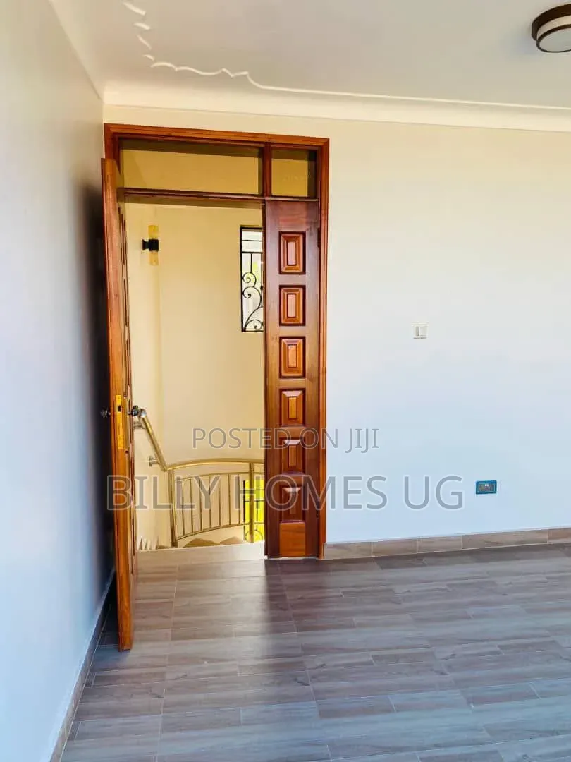 6bdrm Mansion in Ssabagabo-Makindye for sale