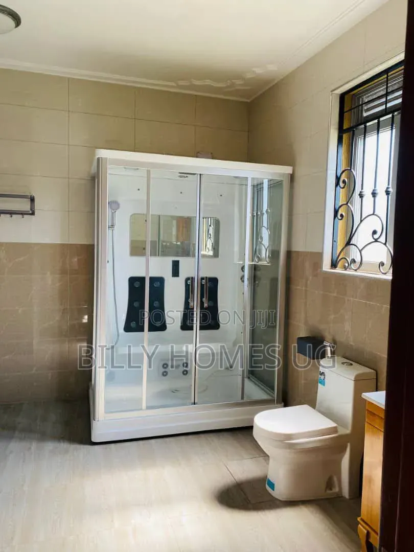 6bdrm Mansion in Ssabagabo-Makindye for sale