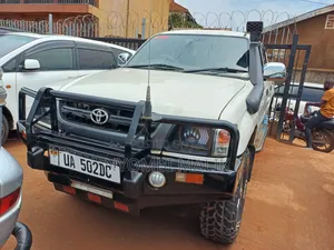 Toyota Hilux 1997 White