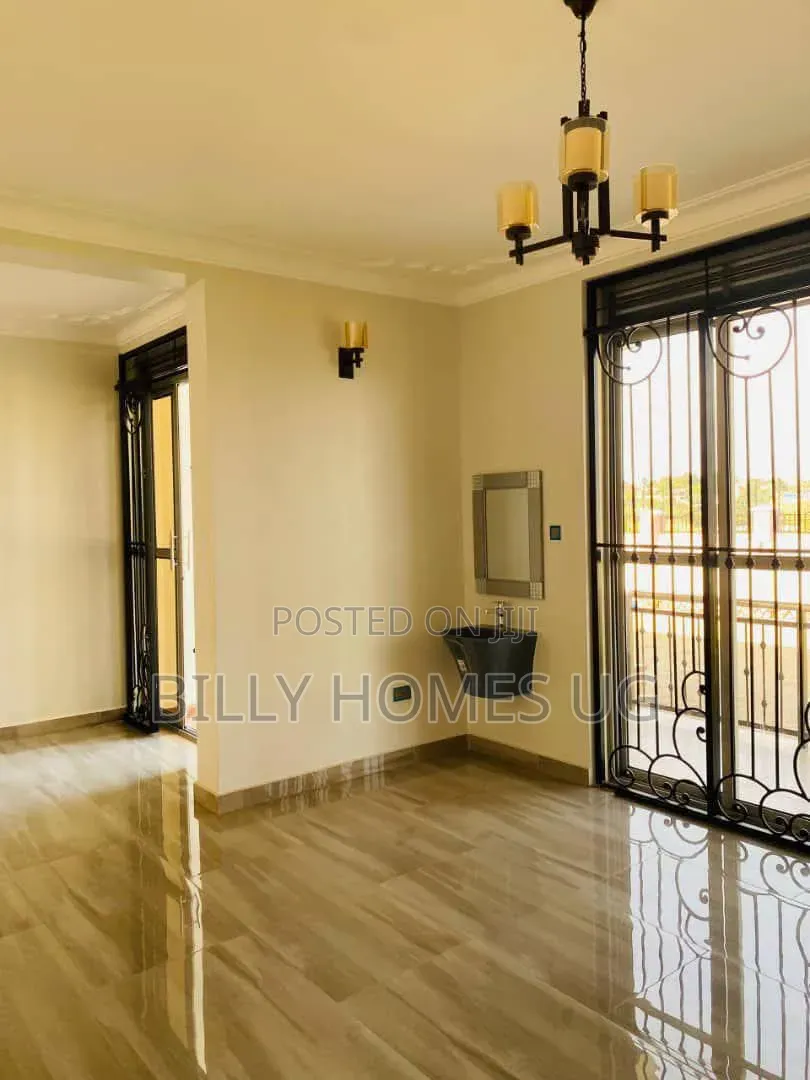 6bdrm Mansion in Ssabagabo-Makindye for sale
